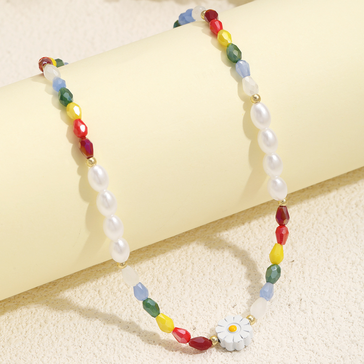 Nouveau collier de marguerite de perles de couleur dopamine, frais et mignon, design Xiaozhong d'été pour femme, chaîne de clavicule de haute qualité_voghion.com