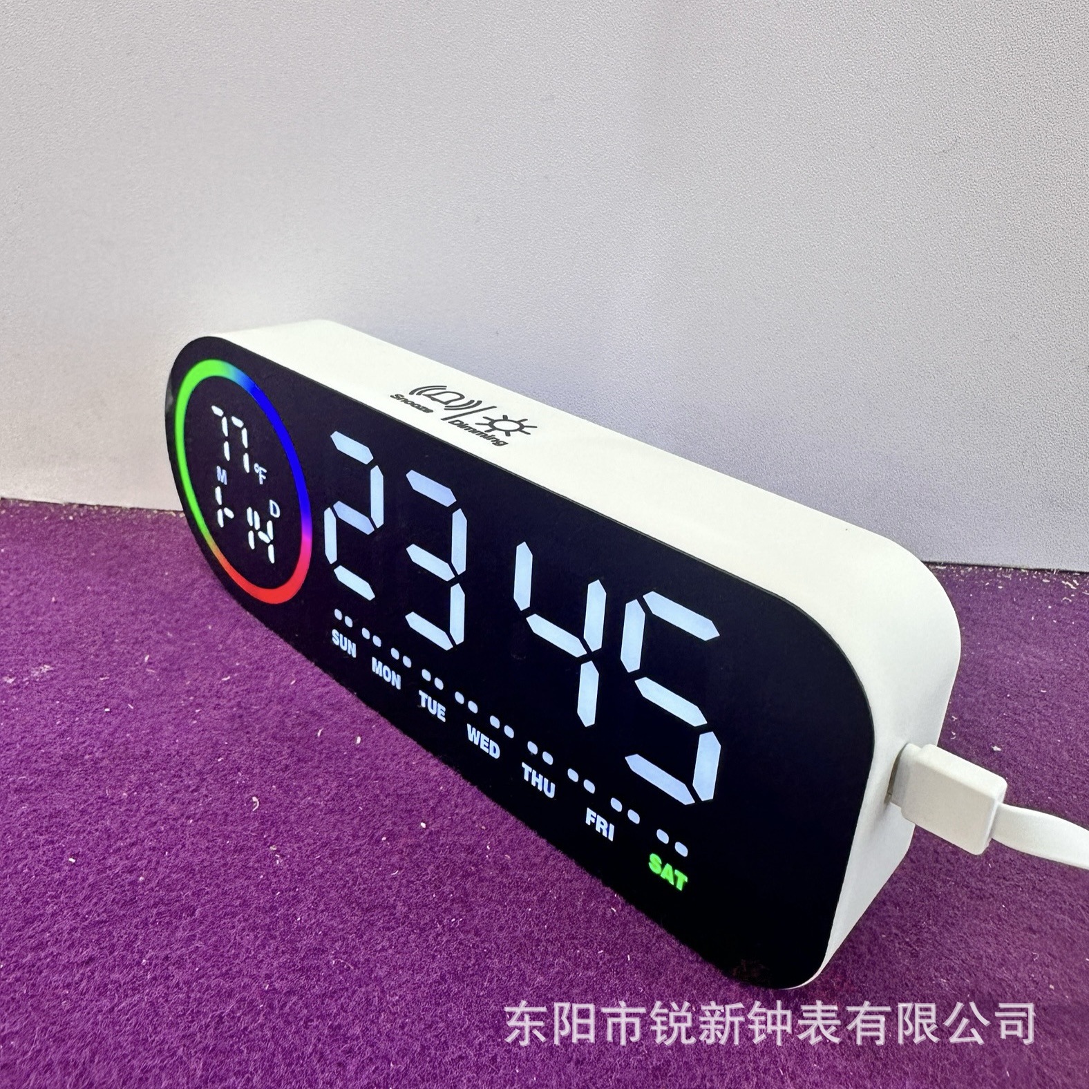 Venta caliente de Amazon viene con un reloj de apertura, pantalla grande simple, reloj electrónico LED, banda de reloj, fecha, dos grupos de relojes de alarma 2708