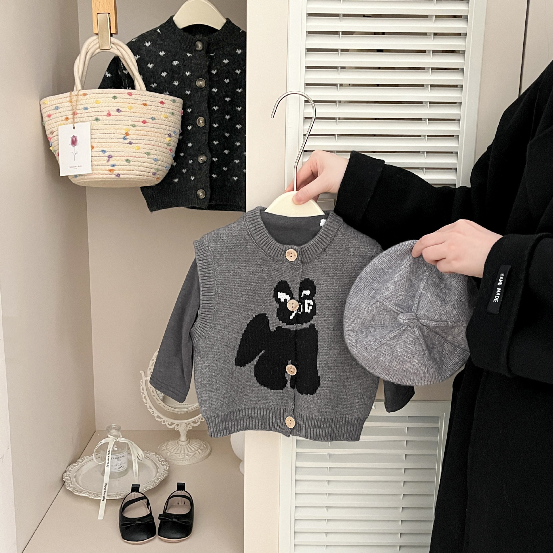 Niñas chaleco de punto cardigan chaleco de otoño nuevo estilo extranjero caricatura bebé gato chaleco suéter bebé vestido con hombro