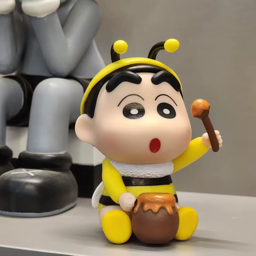 Crayon Shin-chan Нохара Синносукэ расслабленно бьющийся пчелой Шин-чан кукла анимационная фигурка в коробке