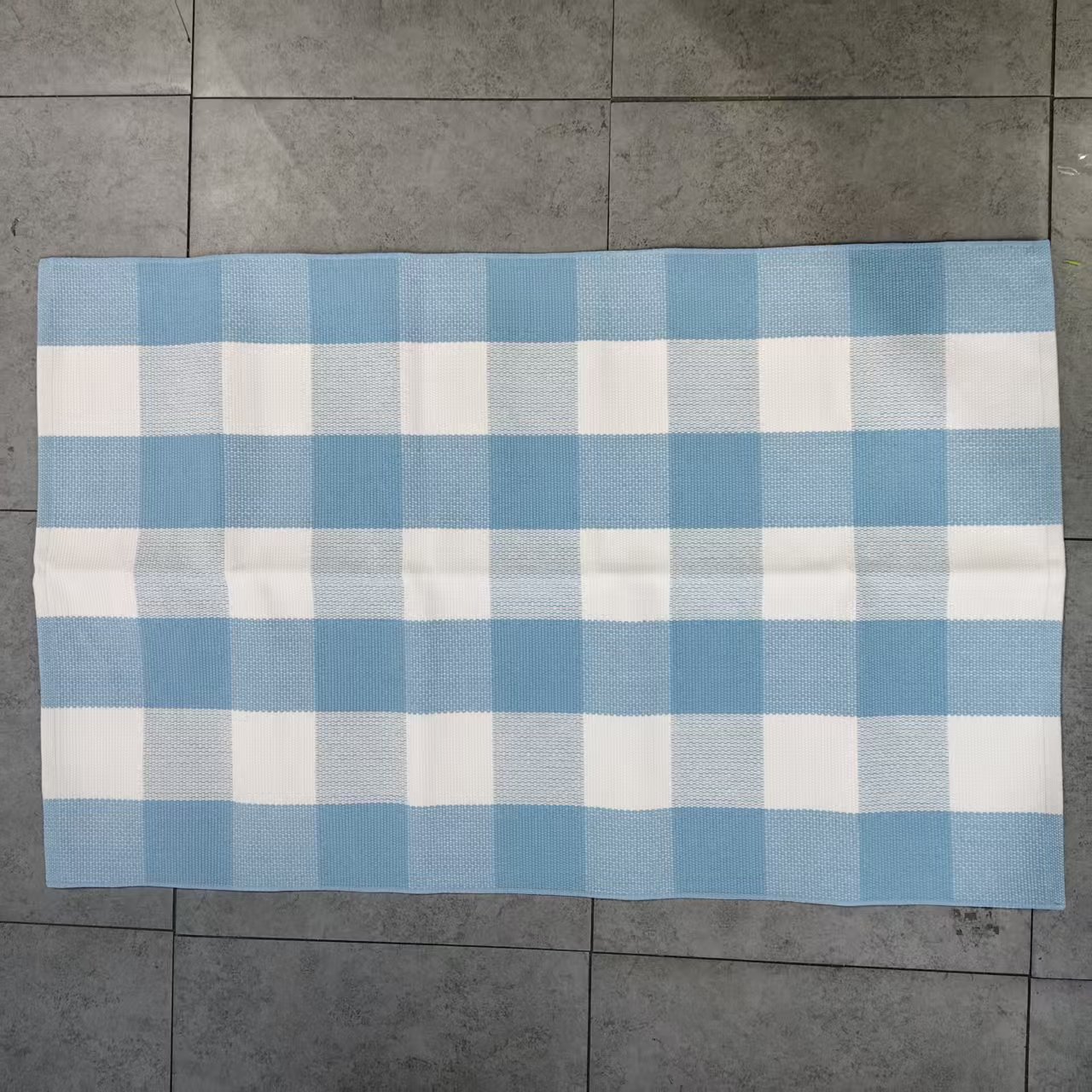 파란색과 흰색 격자