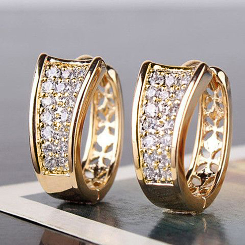 Cao Shi's Micro incrusté de Zircon avec un Design Unique exquis, un Style à la mode et élégant, boucles d'oreilles creuses_voghion.com