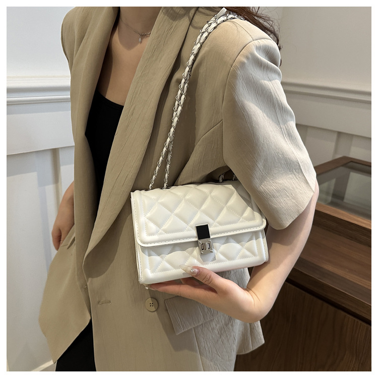 Borsa a tracolla donna trapuntata con catena, elegante borsetta_voghion.com