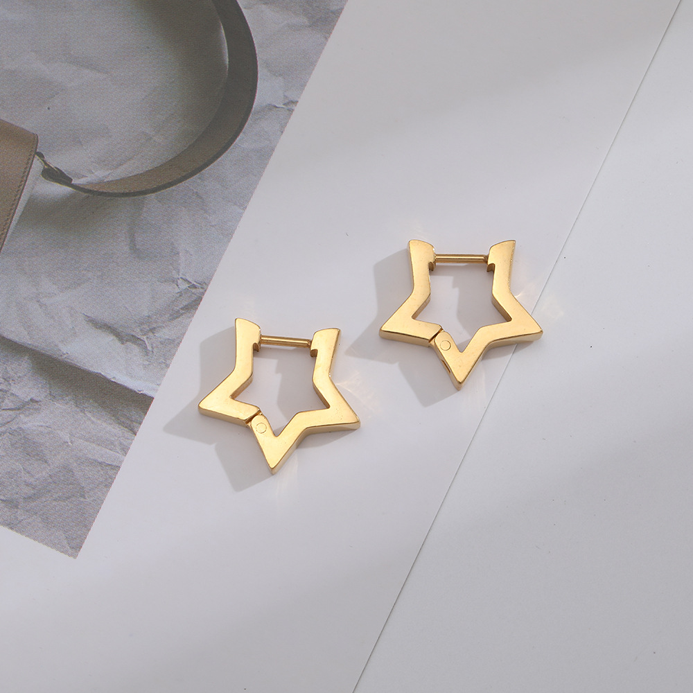 Anillo de hueso de oreja de acero inoxidable de acero de titanio hebilla de oreja de estrella de cinco puntas estilo coreano Chanel 18K oro pendientes de alta calidad en stock al por mayor