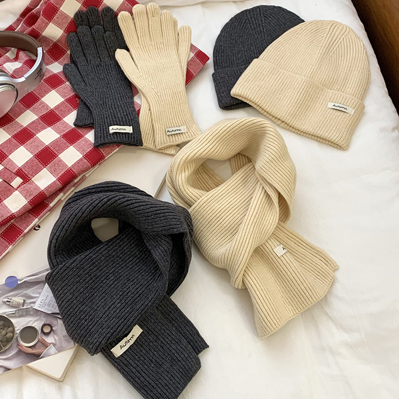 Bufandas guantes de sombrero de tres piezas de invierno nuevas parejas estudiantes de cabina guantes de sombrero bufandas de punto calientes