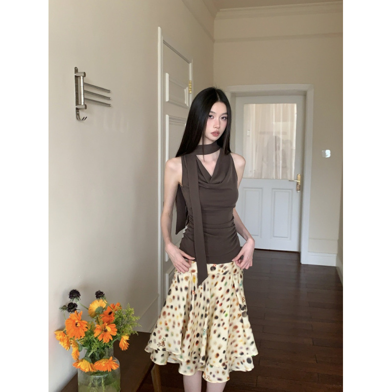 Tangtang~Low Saturation Misty Swing Collar Neck Strap Waist Slimming Look Camisole Tangtang~Low Saturation Misty Swing Collar Neck Strap Waist Slimming Look Camisole