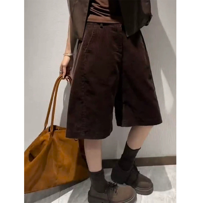 Autumnal coffee-colored corduroy five-point shorts, women's wide-leg, high-waisted, loose-fitting, straight-leg casual shorts Autumnal coffee-colored corduroy five-point shorts, women's wide-leg, high-waisted, loose-fitting, straight-leg casual shorts