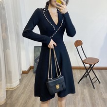 跨境新款轻奢法式女装赫本风西装领珍珠大摆裙V领中长针织连衣裙