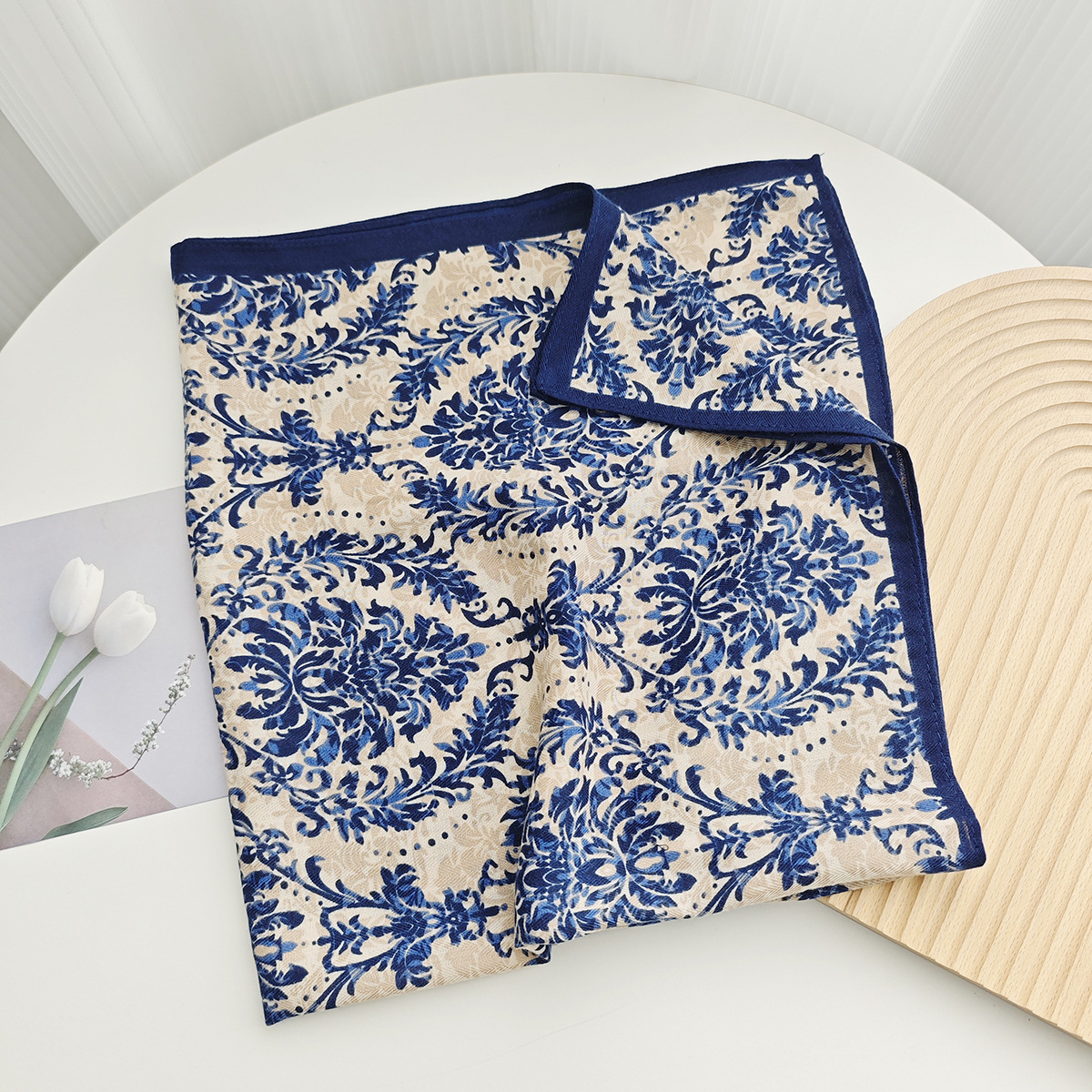 "Master Classical Art" 2025 nueva bufanda de seda floral clásica para mujer temperamento retro bufanda cuadrada pequeña con sensación de terciopelo