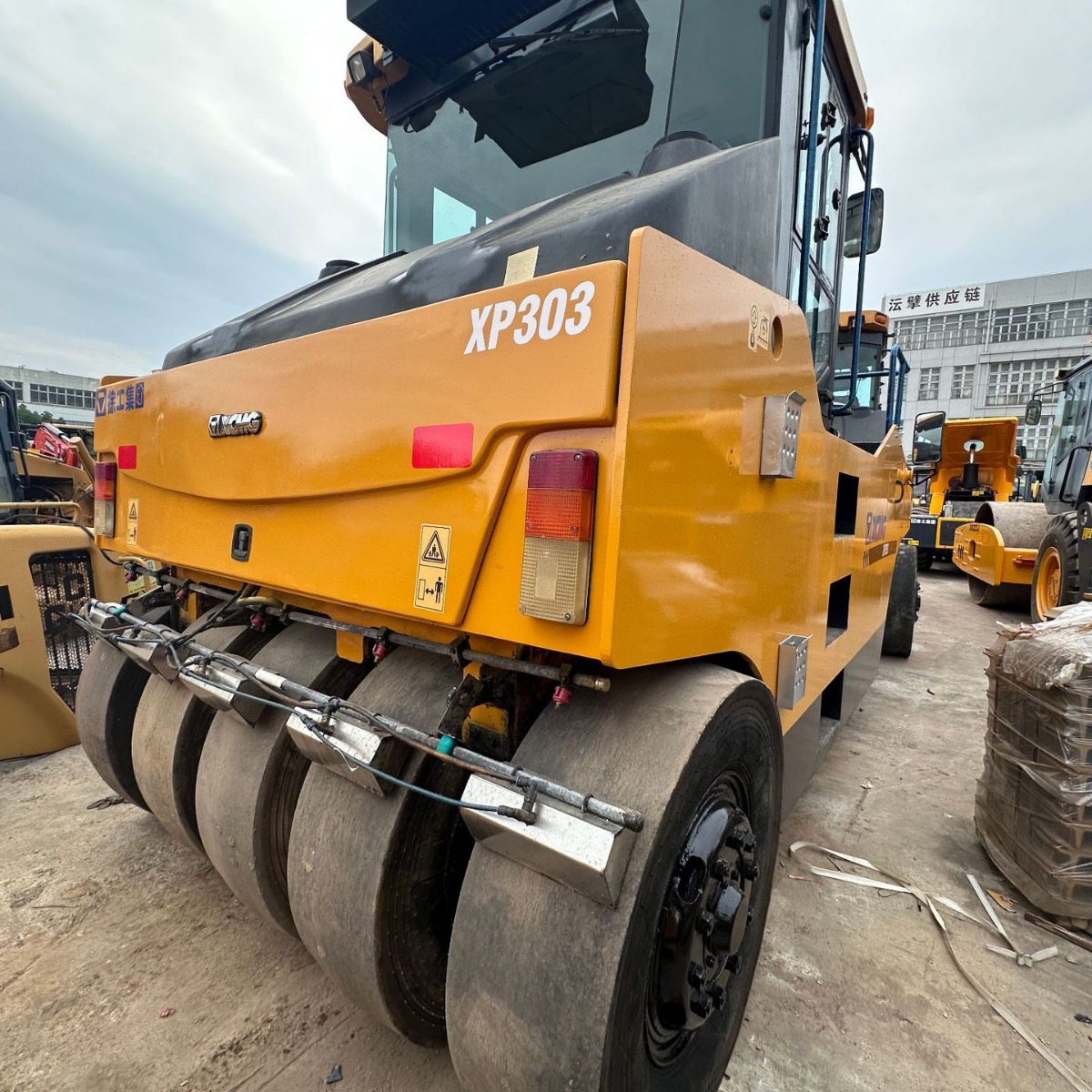 出售徐工26吨二手轮胎压路机 30吨胶轮震动压路机