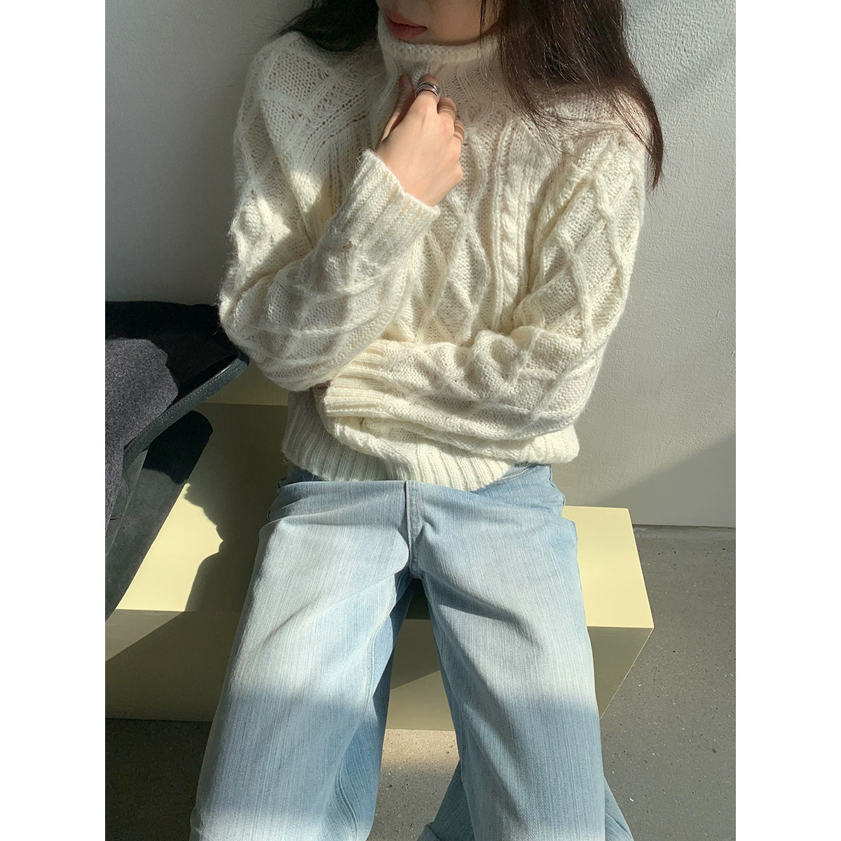 Yi En Oinbyin Полужорчатый свитер с вьющимися цветами, свободный ленивый женский 2024 новый пуловер свитер