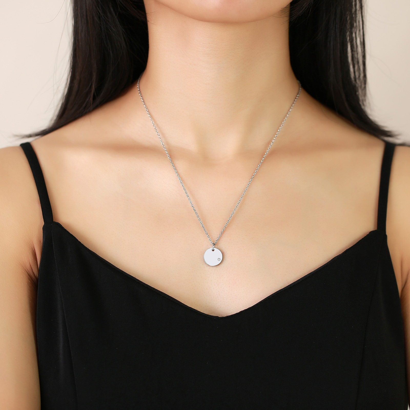 Chinoiserie Round Stainless Steel Titanium Steel Inlay Artificial Diamond Pendant Necklace 1 Piece