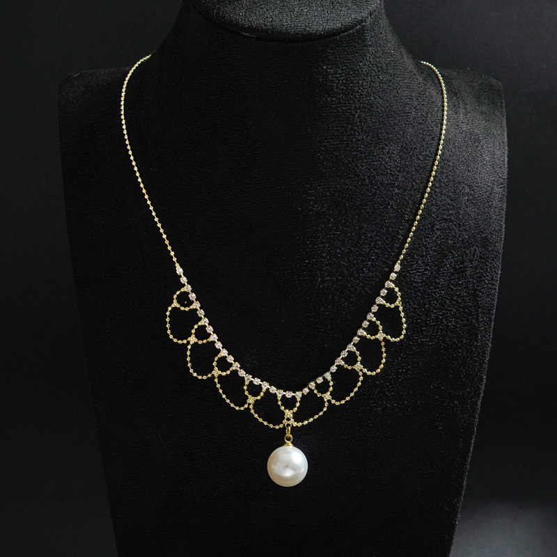 Cross-border bestselling fashion pearl necklace for women bridal jewelry earrings high-end luxury niche collarbone chain accessories