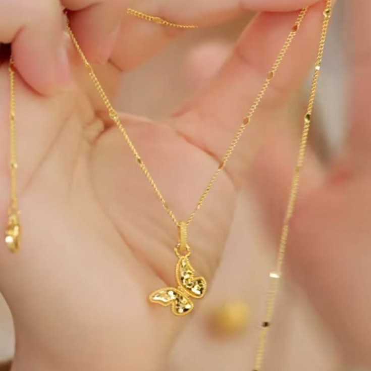 Laser-Cut Gold Butterfly Necklace for Women, Light Luxury Niche High-End Clavicle Chain, Exquisite Versatile Fashion Design Neck Chain