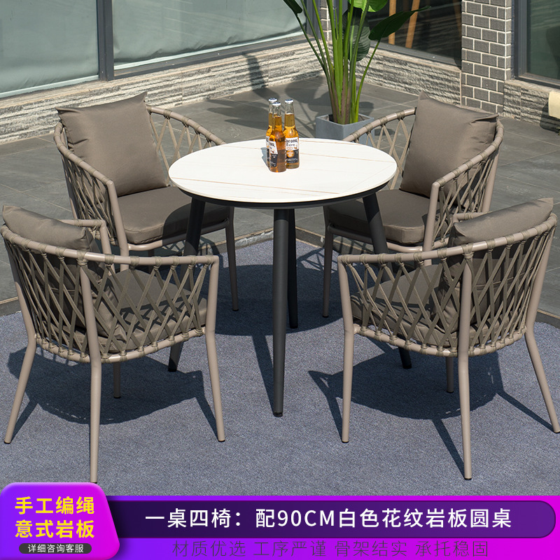 Conjunto de mesa y sillas para exteriores, mesa y sillas de comedor de ratán para patio de villa, conjunto de tres piezas de silla de ratán para balcón nórdico, muebles sencillos, material de ratán.