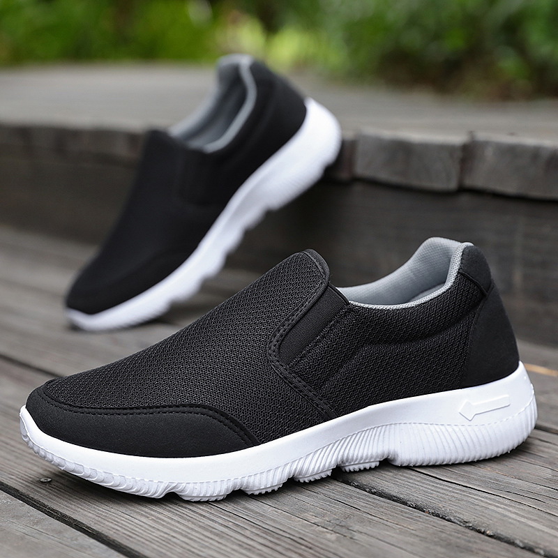 Zapatos de mujer con suela suave que no cansan los pies, nuevos zapatos de tela estilo antiguo de Pekín para mujer, zapatos sin cordones para madres, zapatos para caminar para personas de mediana edad y mayores.