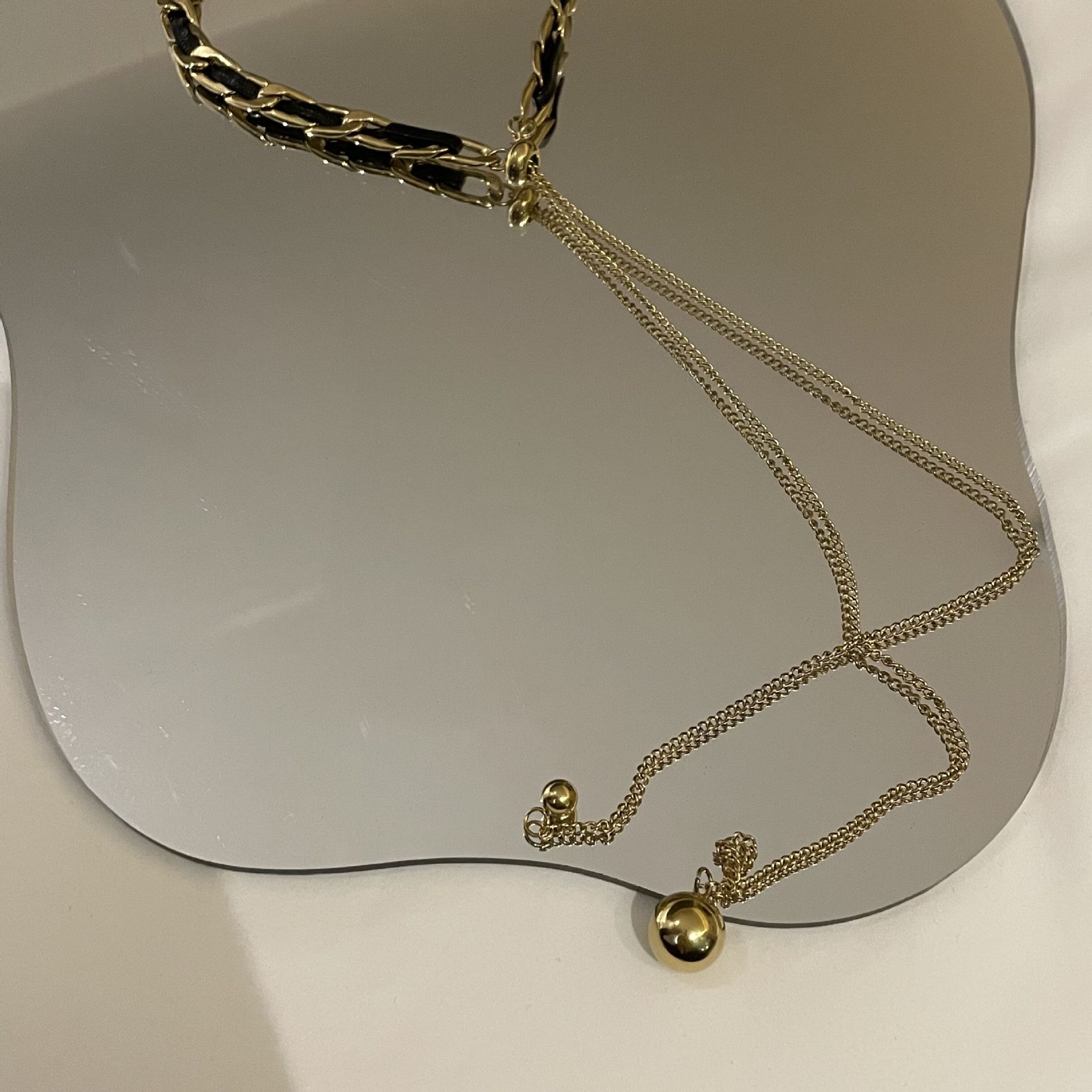 Einfache Leder Seil Kette Quaste Ziehbare Halskette display picture 8
