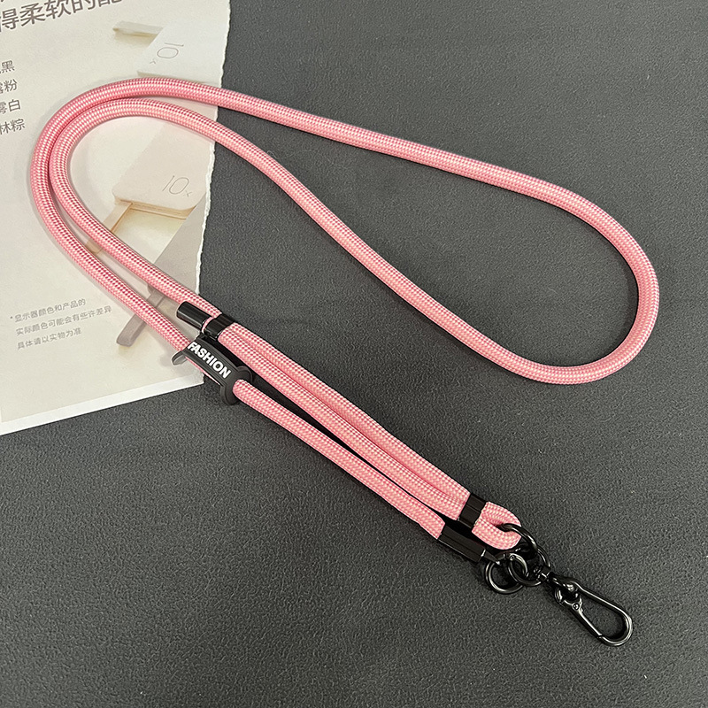 日系8mm携帯電話のストラップは、携帯ケースのストラップに斜めにまたがっています。|undefined