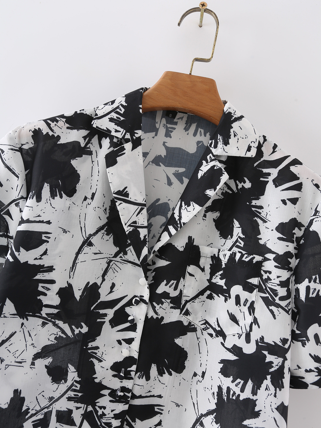 camisa de manga corta con flores de color primaveral NSAM44974