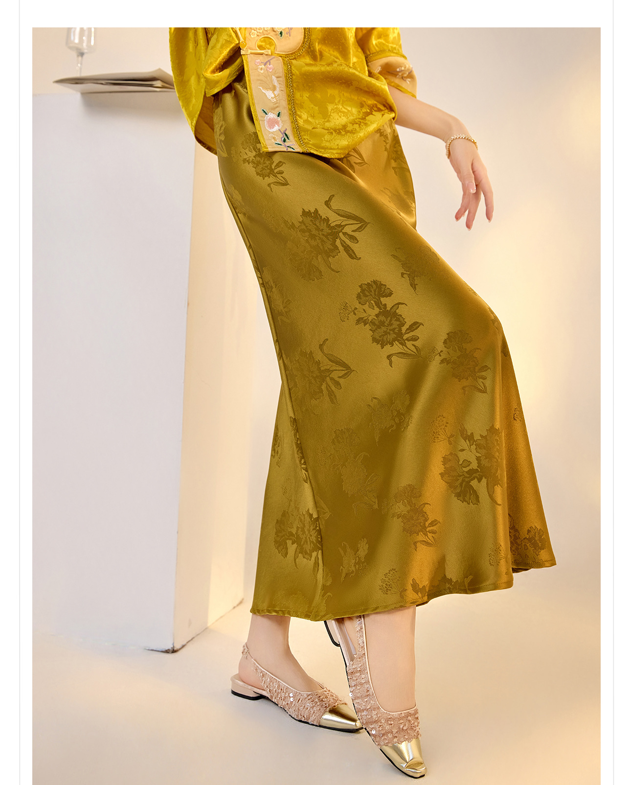 Chân váy midi acetate in hoa phong cách Trung Quốc mới 2025, dáng dài vạt rộng — Màu đen, Màu vàng, Màu hồng, Màu trắng chi tiết 6