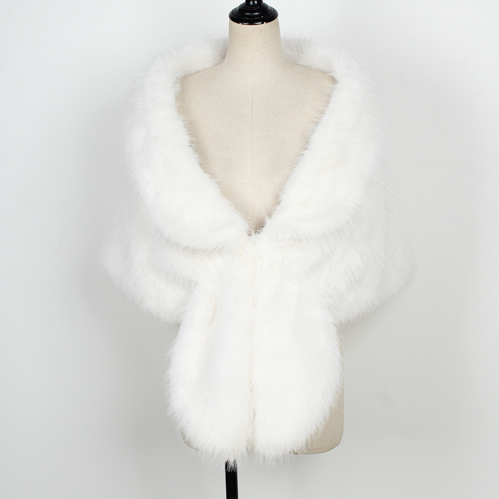 Women's Elegant Solid Color Faux Fur Shawl display picture 13
