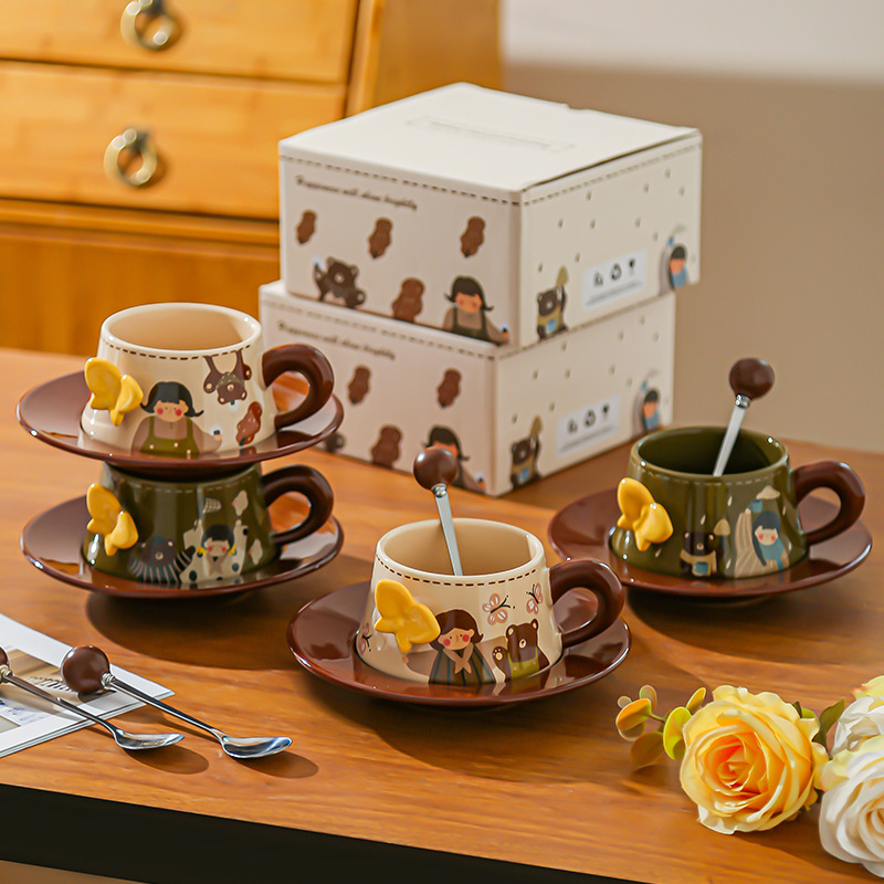 Tazas de café muy bonitas retro relieve mariposa taza de latte taza de café conjunto de platos para las chicas regalos
