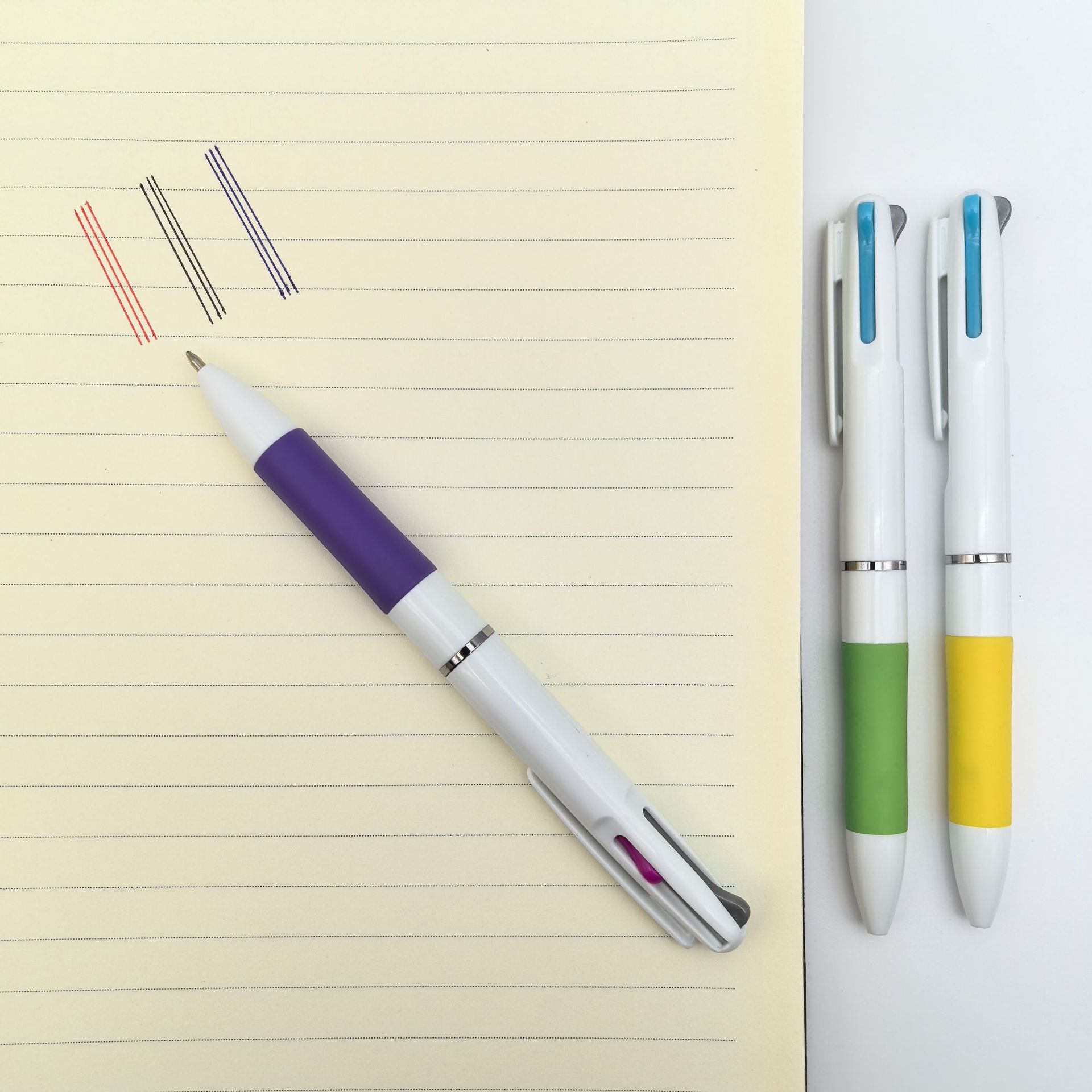 Bolígrafo multicolor simple bolígrafo blanco escritura publicidad papelería de oficina bolígrafo de 3 colores