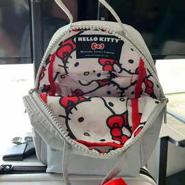 2022新款潮hellokitty可爱校园联名双肩包书包女电脑包背包包