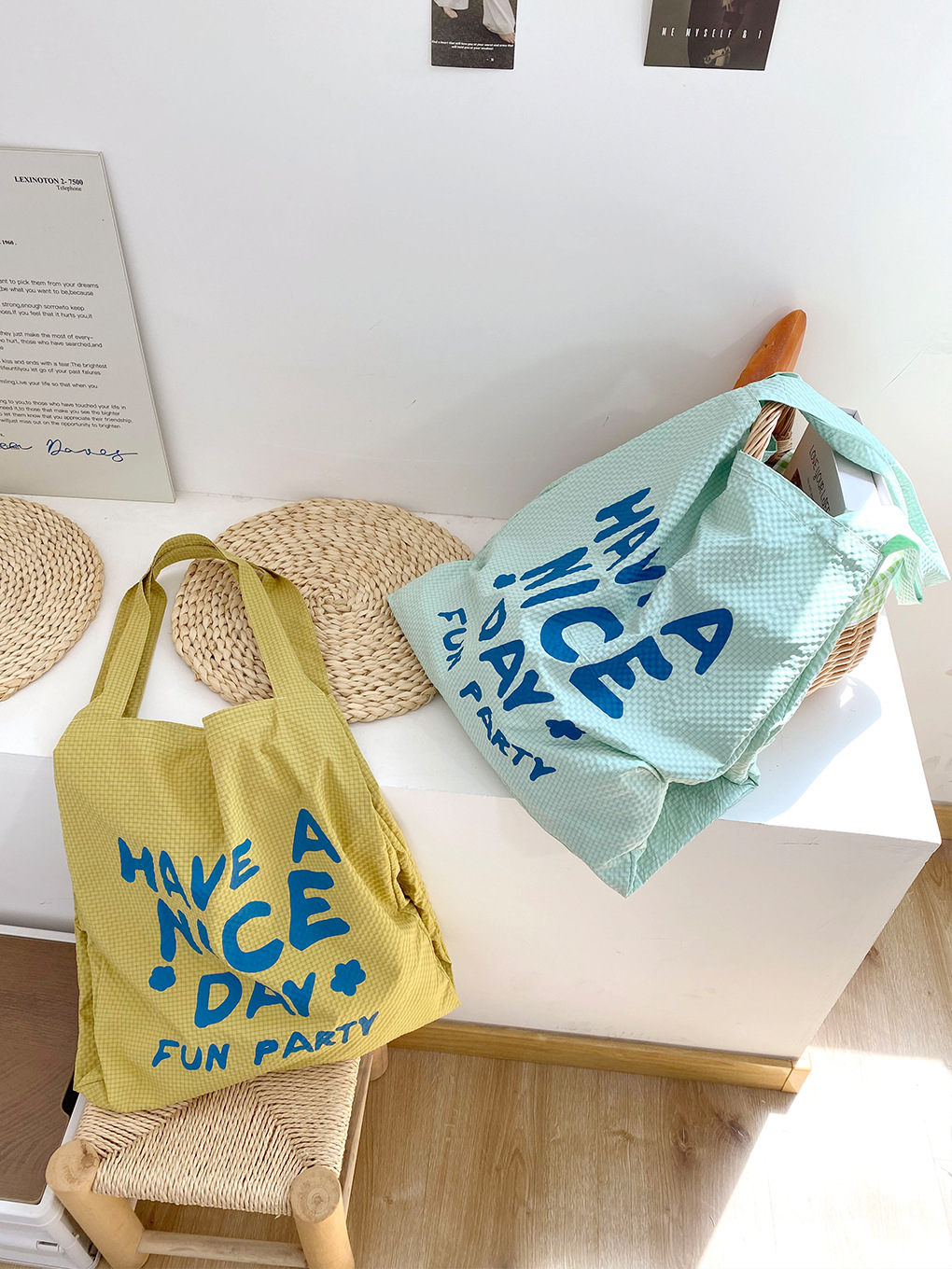 Bolso de hombro de estilo perezoso coreano Bolso de impresión de letras de color de contraste pequeño y fresco Bolso de estudiante de todo fósforo Bolso de viaje Bolso de doble capa Mujer