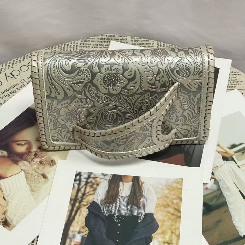 Cross-Border Trendy Fashion Embossed Clutch Bag New Evening Bag Women's High-End Temperament Large-Capacity Mid-Length Wallet Cross-Border Trendy Fashion Embossed Clutch Bag New Evening Bag Women's High-End Temperament Large-Capacity Mid-Length Wallet