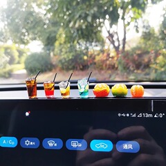 車の置物の新型の癒し系はアメリカ式のコーヒーのアイデアをシミュレーションして車内の中で台の装飾品の小さい置物を解凍します。