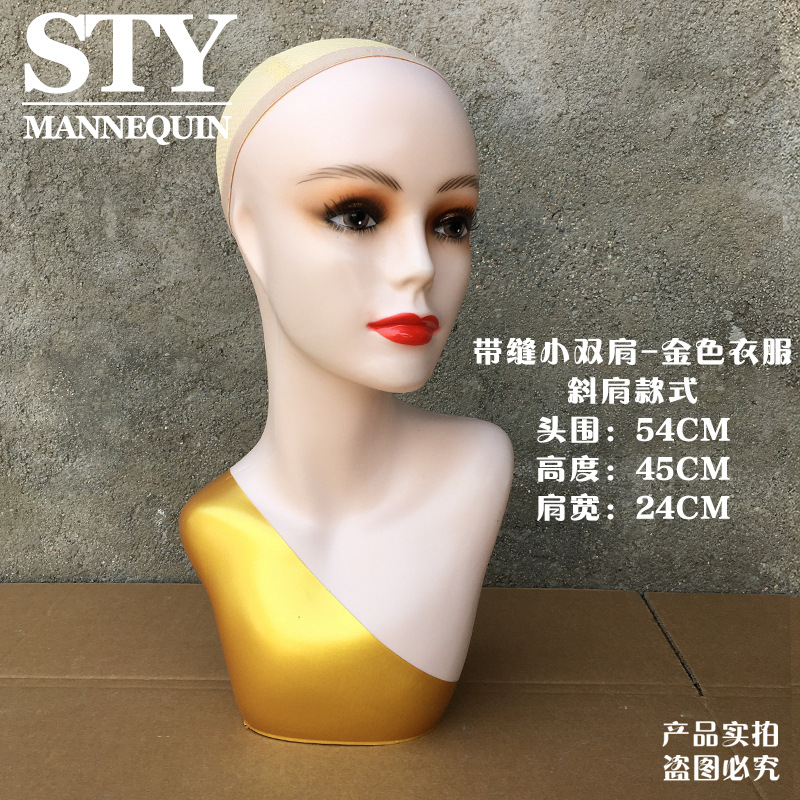 Bring a small shoulders-oblique shoulder red lips-golden clothes