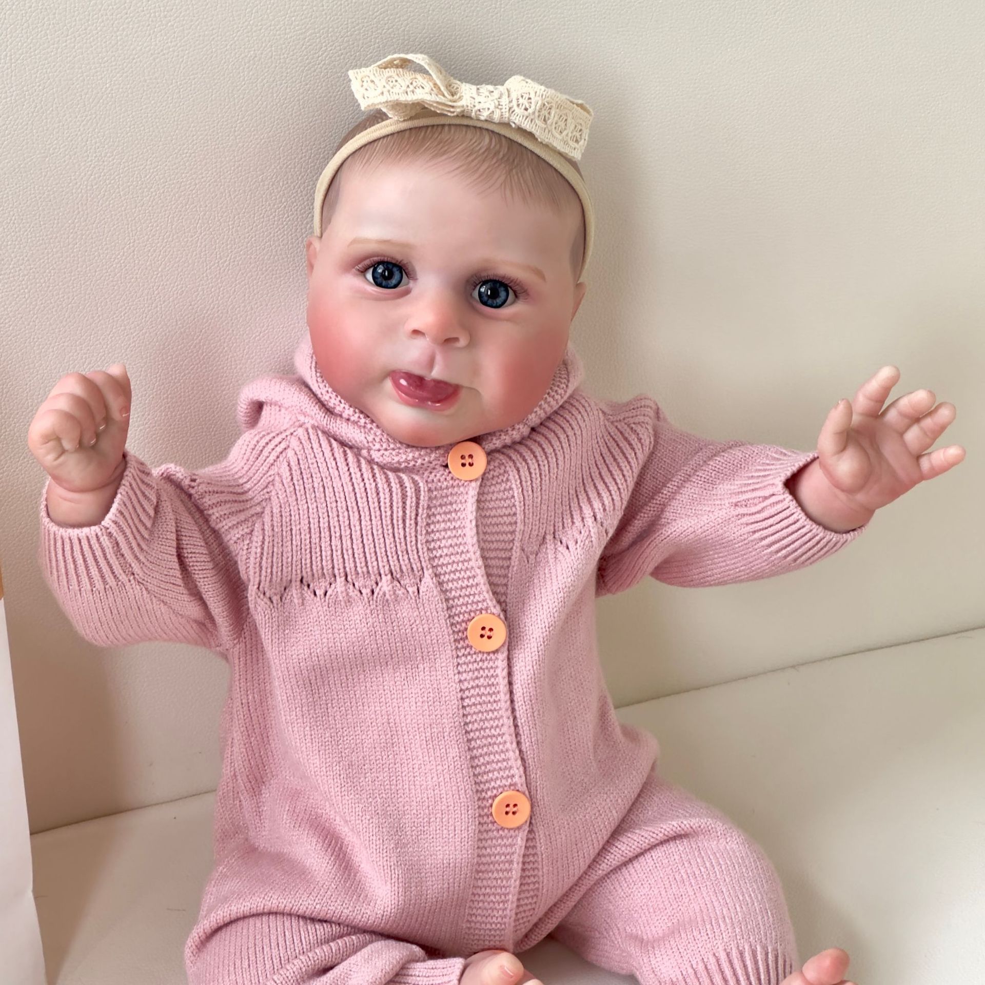Como se muestra en la imagen de la muñeca