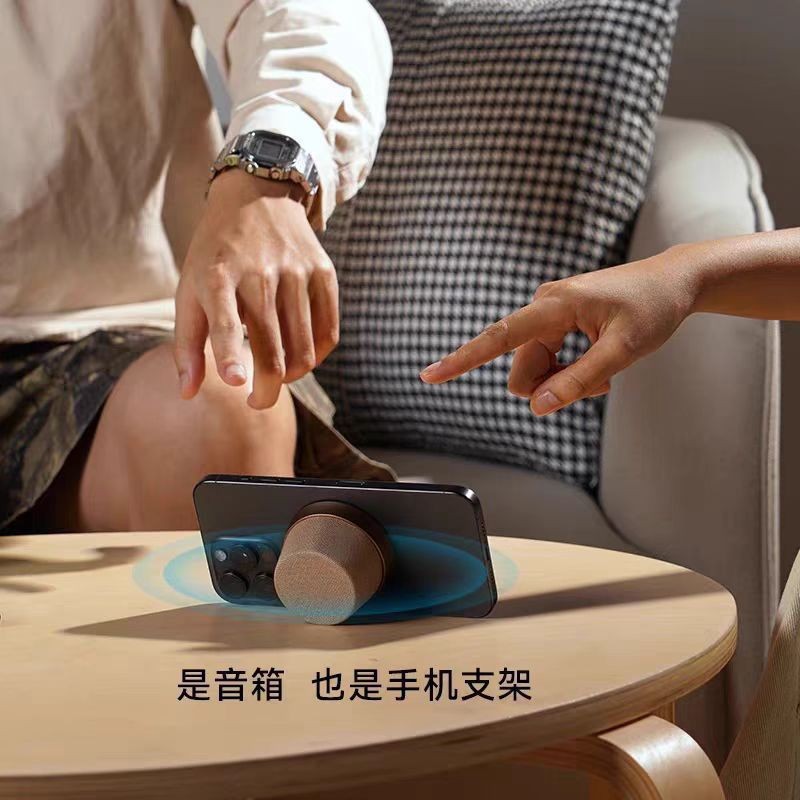 Fuente de fábrica de succión de soporte de teléfono móvil Bluetooth inalámbrico cubierto de tela altavoz mini al aire libre portátil impermeable subwoofer pesado