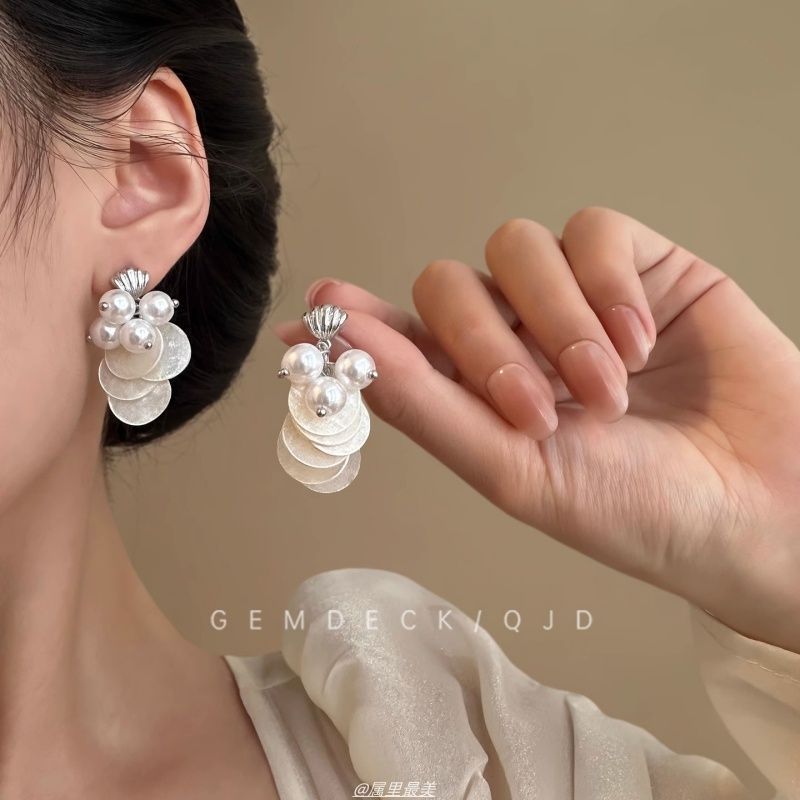 Zhang Ruonanと同じスタイルのパールシェルタッセルイヤリング、ハイエンドでエレガントなシンプルなイヤリング、女性用の海辺のリゾートスタイルのイヤリング|undefined