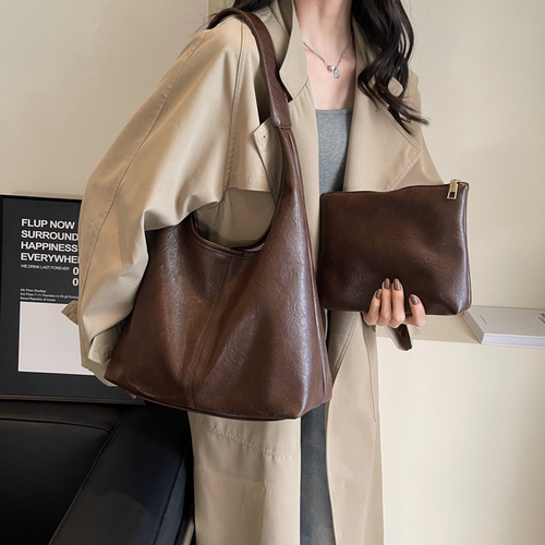 South Korea's large-capacity commuting class has a high-end feeling. Brown tote bag. Women's 5 new shoulder and armpit bag.