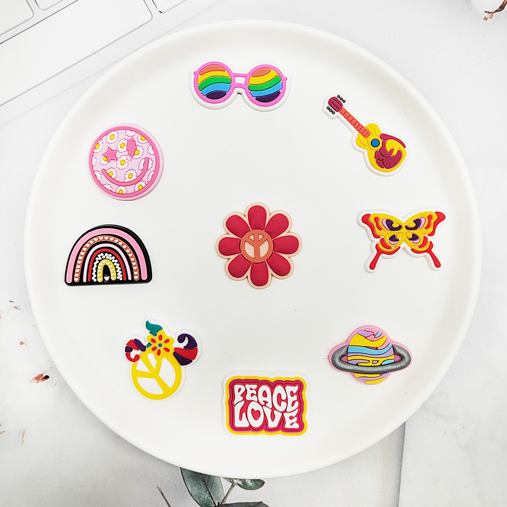 Amor y paz Rosa chica cueva zapatos flor extraíble jardín zapato hebilla DIY zapatos accesorios decoración del partido