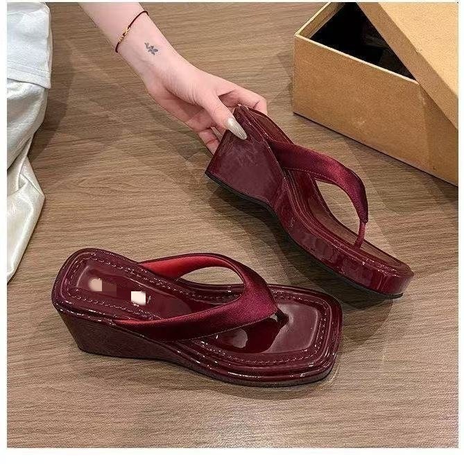 8CM tacones de pendiente de soleas gruesas de zapatillas en zigzag para mujeres de verano 06 nuevo estilo de vacaciones zapatillas de playa de cabeza cuadrada