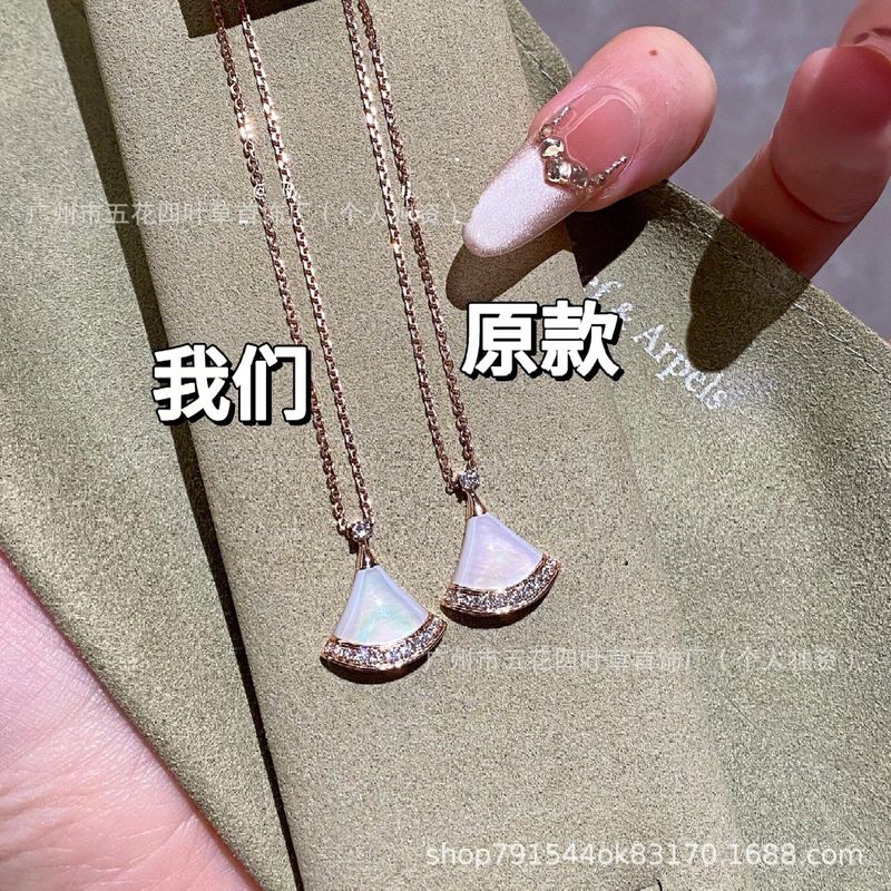 925纯银高版本小裙子项链厚镀18K金白贝母红玉髓扇形扇子吊坠精工|undefined