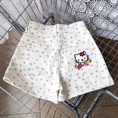 女の子の夏の花の半ズボン2025赤ちゃんの新型の韓国系は漫画のkt猫の刺繍を着てカジュアルなズボンを合わせます。