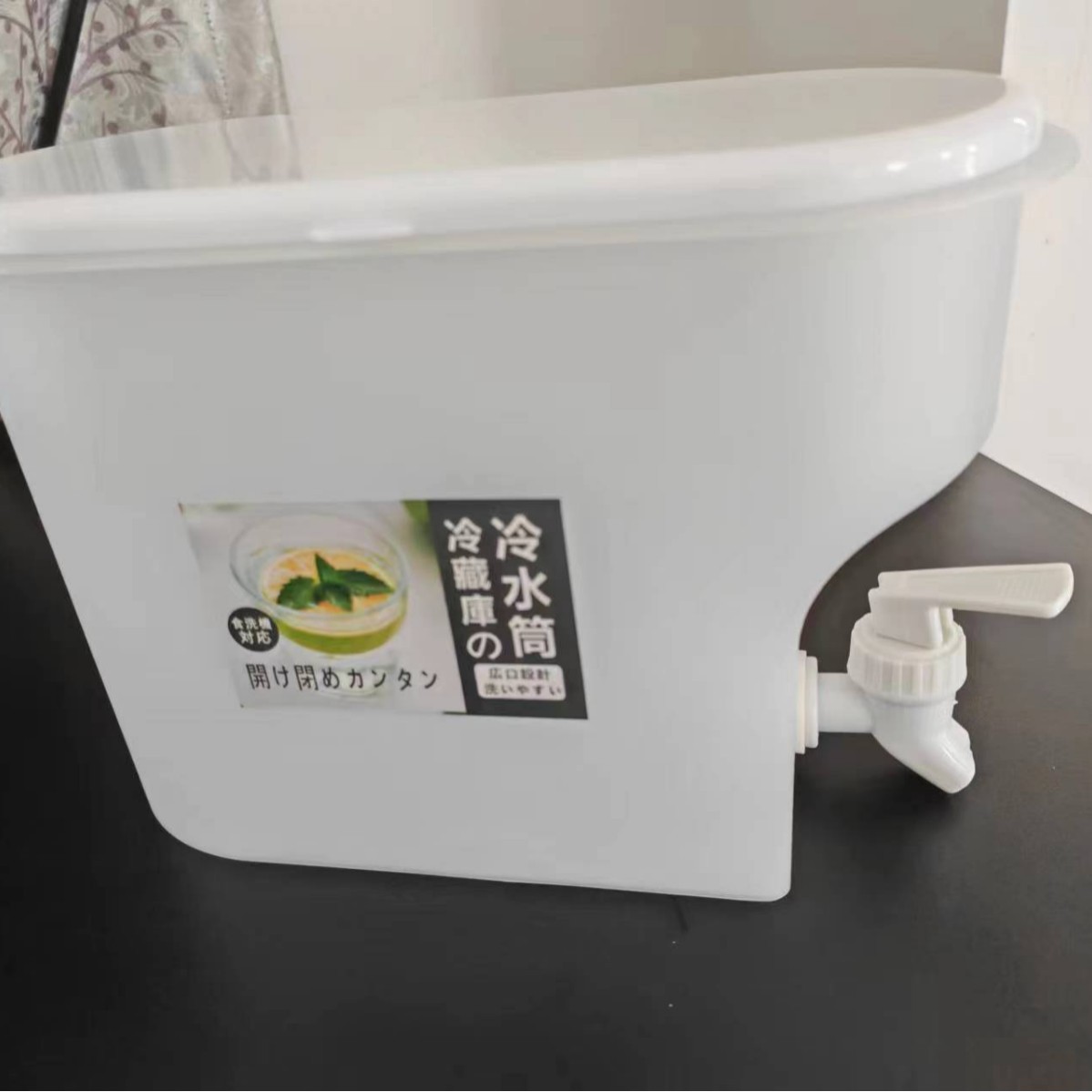 차가운 주전자 흰색 하이 퀄리티 (플라스틱 포장)