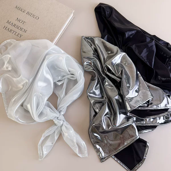 American Retro Sexy Silver Baotou Headscarf for Women, Sweet and Cool Stylish, Versatile Y2K High-End Hip-Hop Street Dance Square Scarf