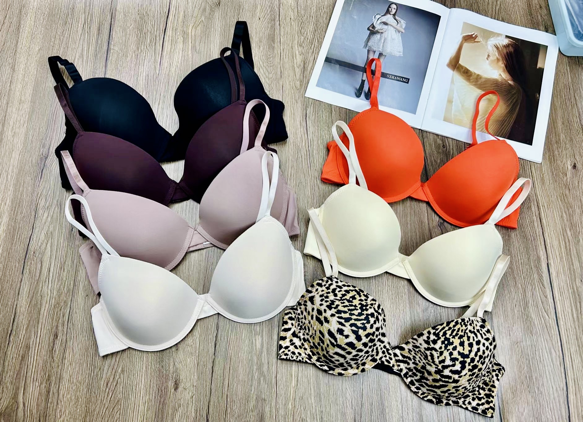 Nuevo comercio exterior europeo y americano ropa interior de dama confortable sujetador de encaje con anillo de acero fabricantes de sujetadores de esponja al por mayor