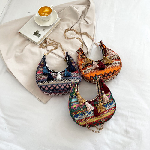 Embroidered ethnic style women's 2024 new woven shoulder and crossbody bag, fashionable vacation style underarm bag