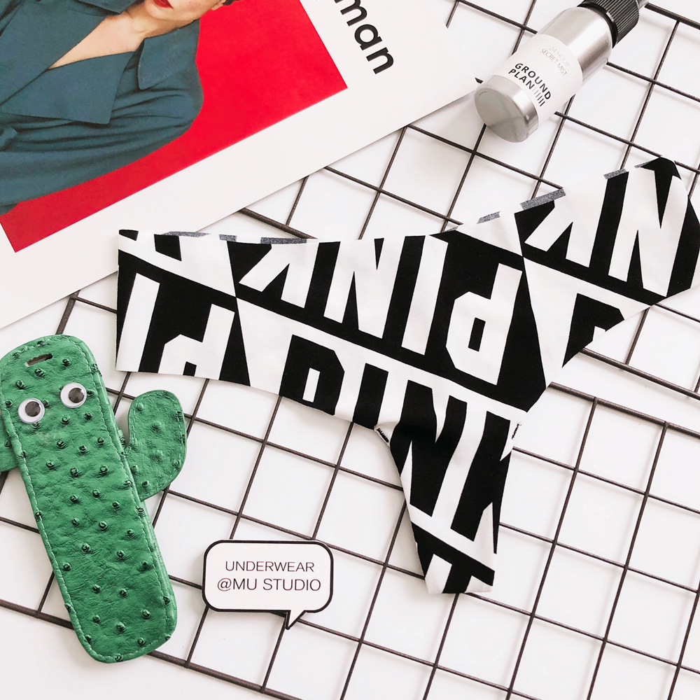 Europa y América Rosa carta amor deportes fitness yoga sin fisuras de seda del hielo sexy ropa interior las mujeres Tanga T Pantalones