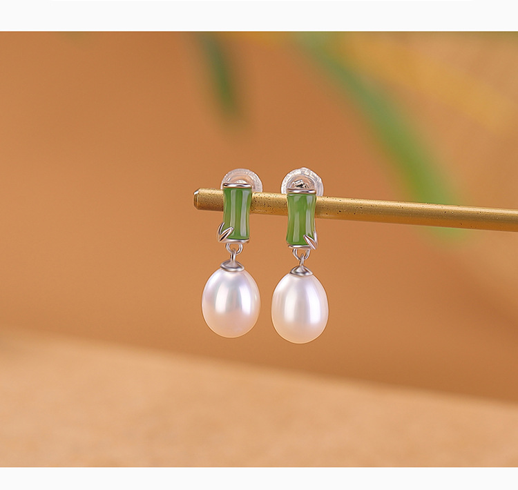 Khuyên tai bạc S925 mạ vàng đính ngọc bích và ngọc trai nước ngọt họa tiết trúc — Bạc chi tiết 4
