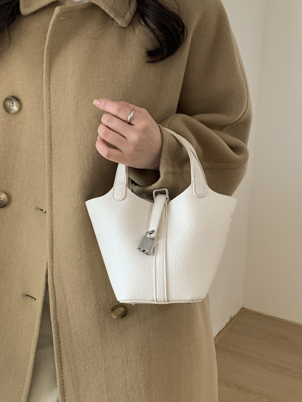 Cestas clásicas de platos bolsas de cubo de mano nicho coreano de litchi de textura alta moda versátil bolso de mochila