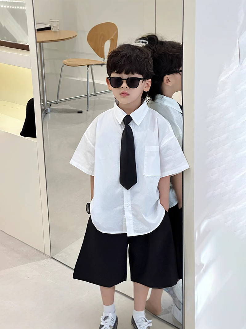 8111 Camisa de manga corta para niños Camisa blanca de dos piezas para niños de jardín de infantes Corbata Estilo universitario Ropa de hermano y hermana Verano