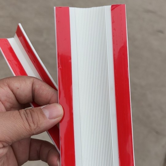 楼梯防滑条台阶护角自粘防滑贴片加厚家用斜坡室外PVC踏步止滑条