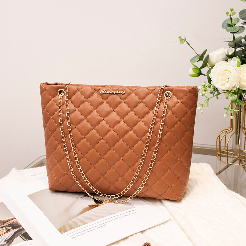 2024 bolsas de cadena de alto nivel de diamante bordadas bolsas de hombro S marca de gran capacidad bolsas de cubo comercio exterior al por mayor